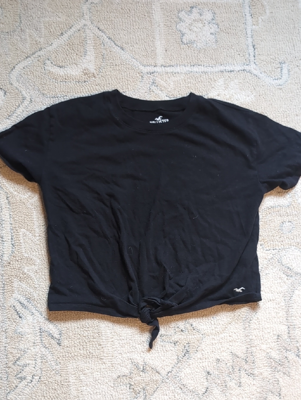 Hollister Black Tie-Front Cropped Tee